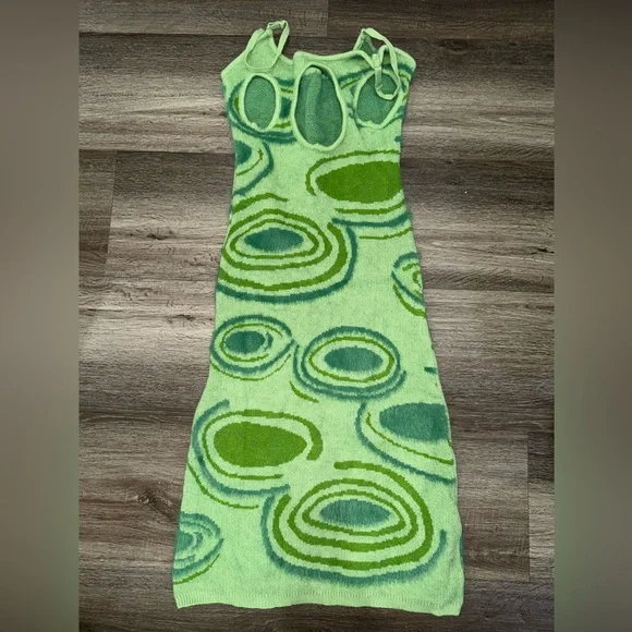 Green dress with cutouts - Picture 2 of 3